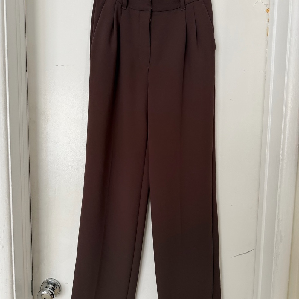 Aritzia The Effortless Pant in Chocolate Brown Crepette Size 4 Short
